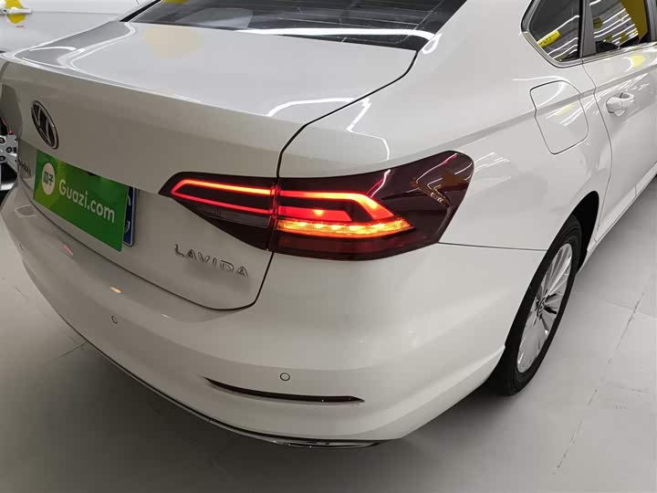 Фото 8 - Volkswagen Lavida