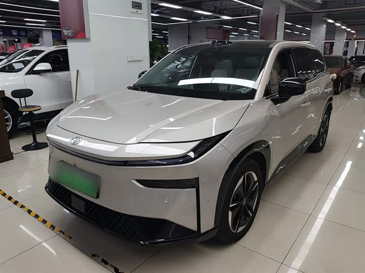 Фото 1 - Toyota bZ3X