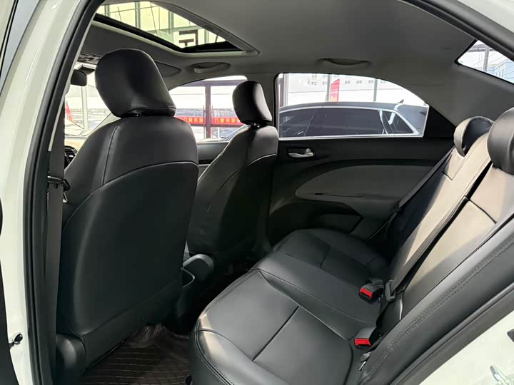 Фото 6 - Kia Pegas