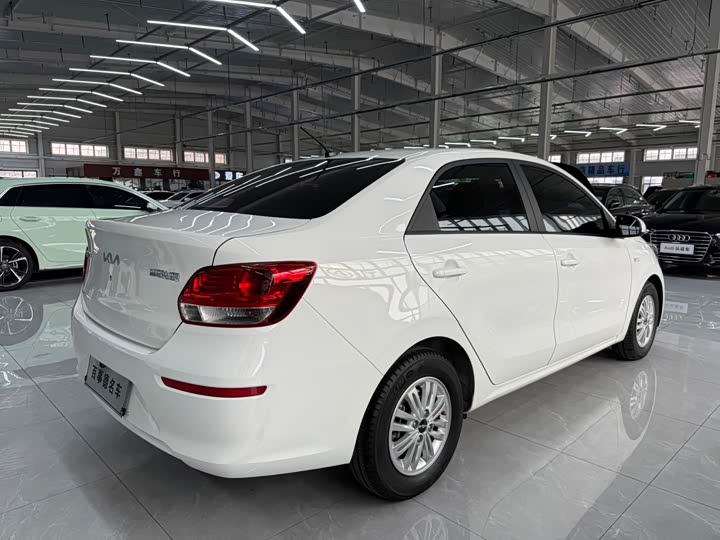 Фото 9 - Kia Pegas