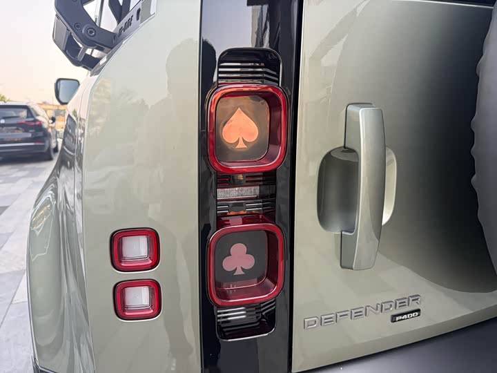 Фото 8 - Land Rover Defender