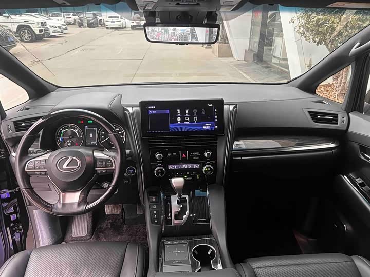 Фото 7 - Lexus LM