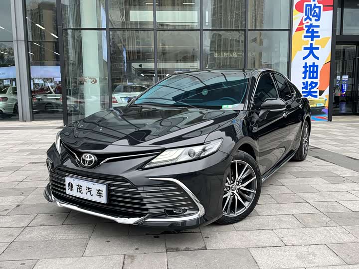 Фото 1 - Toyota Camry