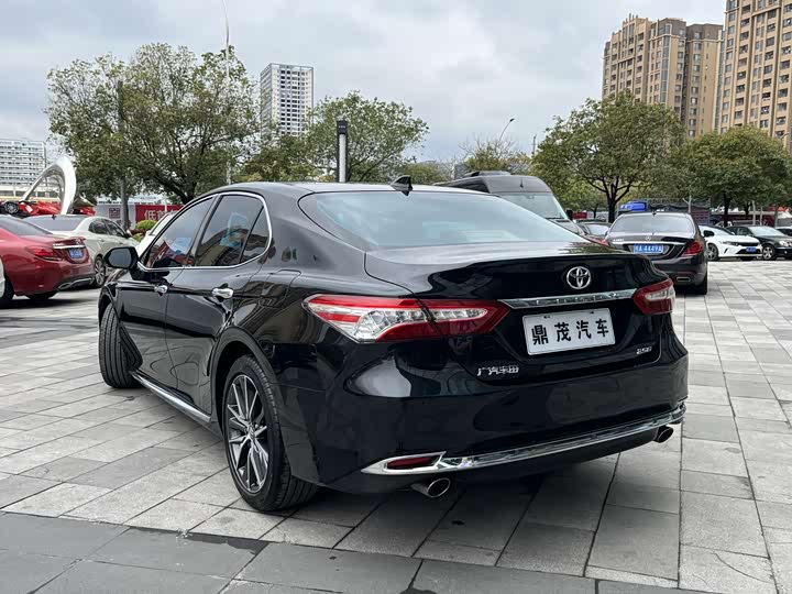 Фото 6 - Toyota Camry