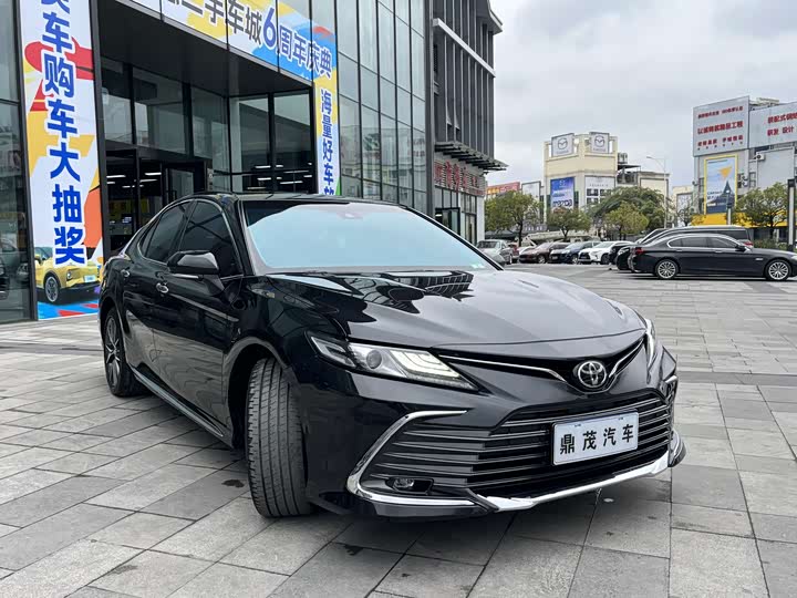 Фото 7 - Toyota Camry