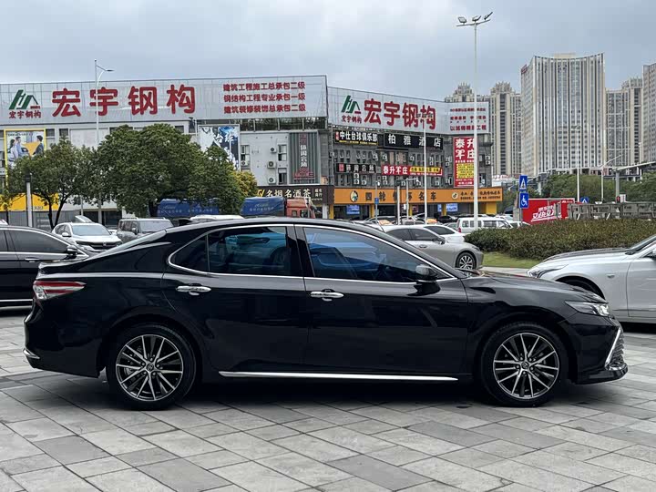 Фото 8 - Toyota Camry