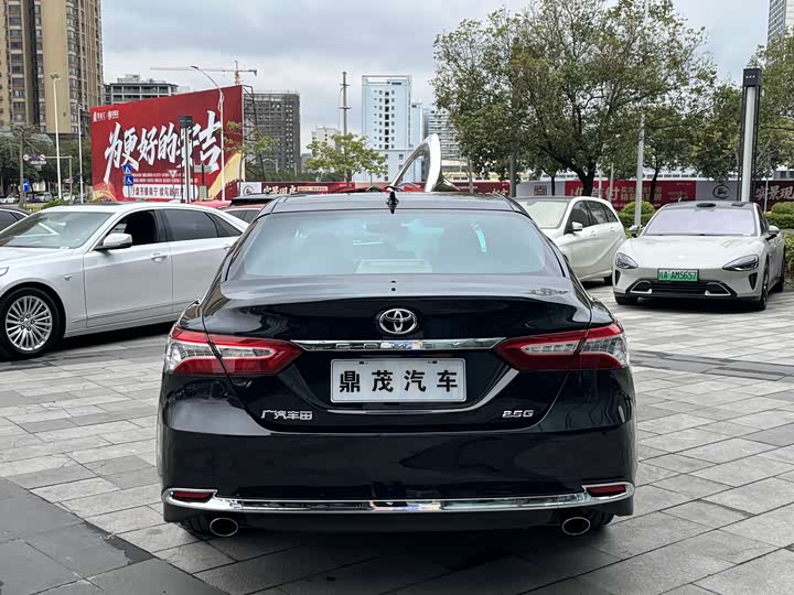 Фото 9 - Toyota Camry