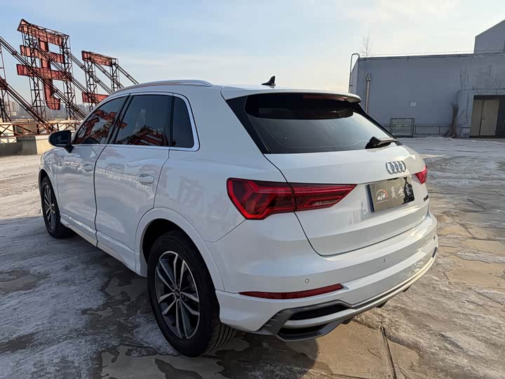 Фото 4 - Audi Q3