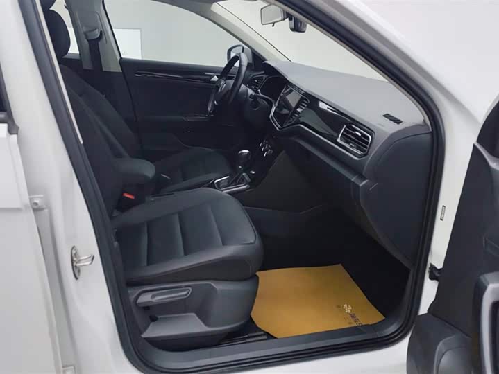 Фото 8 - Volkswagen T-Roc