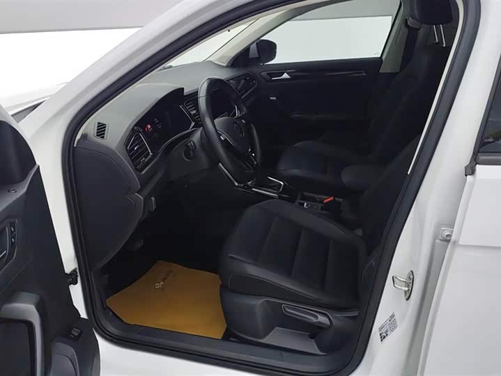 Фото 9 - Volkswagen T-Roc