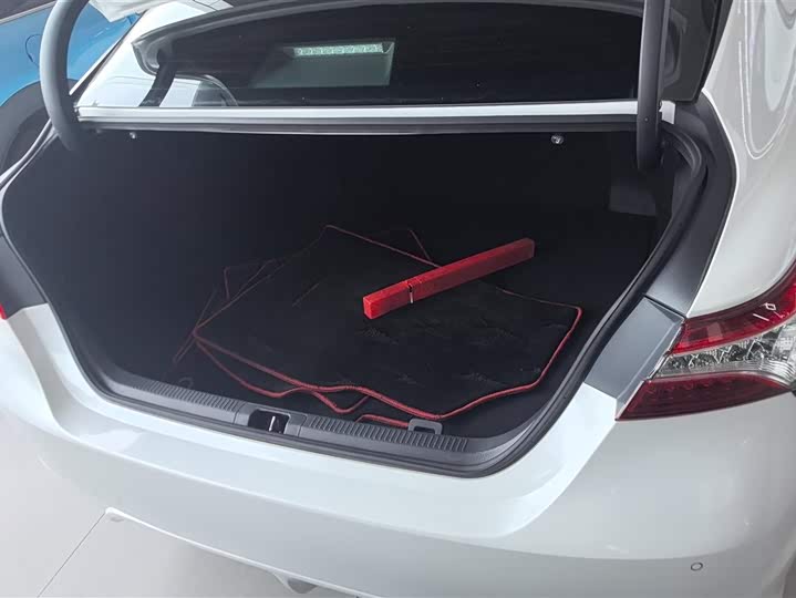 Фото 4 - Toyota Camry