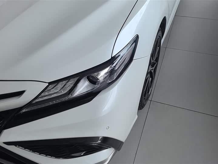 Фото 5 - Toyota Camry