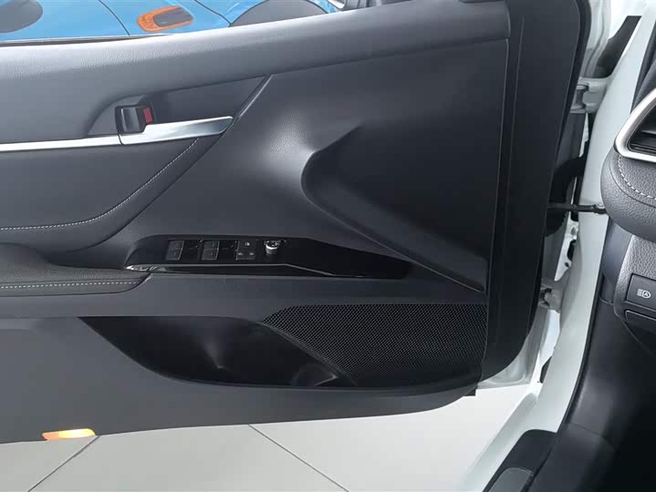 Фото 7 - Toyota Camry