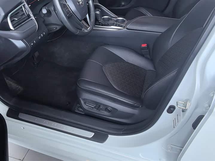 Фото 9 - Toyota Camry