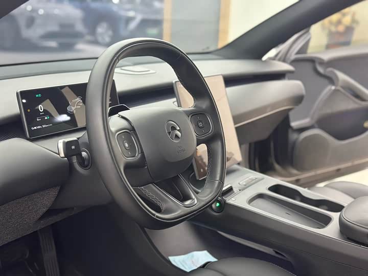 Фото 8 - Nio ET5T