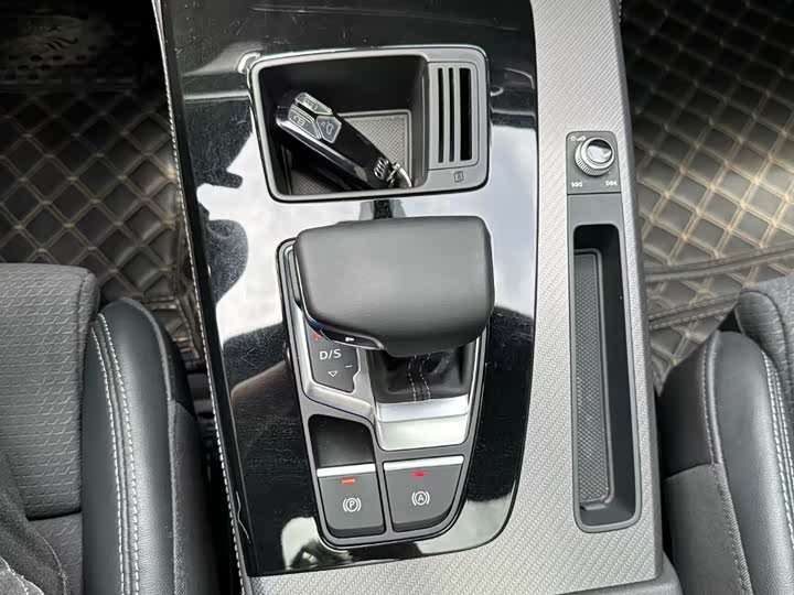 Фото 5 - Audi Q5L Sportback