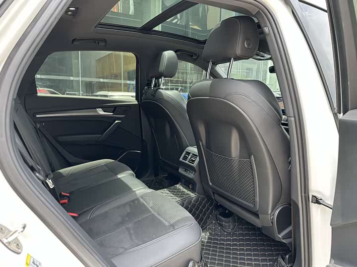 Фото 6 - Audi Q5L Sportback