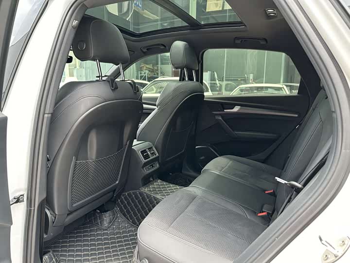 Фото 8 - Audi Q5L Sportback