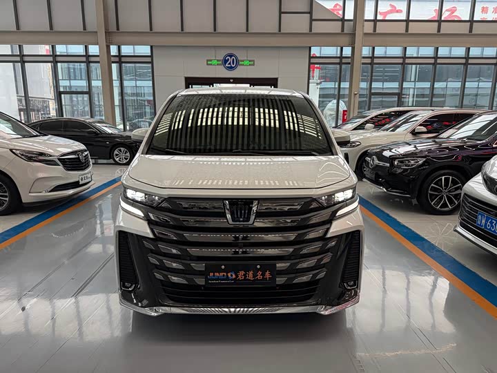 Фото 2 - Toyota Vellfire