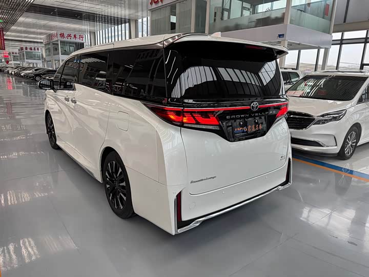 Фото 5 - Toyota Vellfire