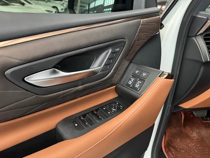 Фото 7 - Toyota Vellfire