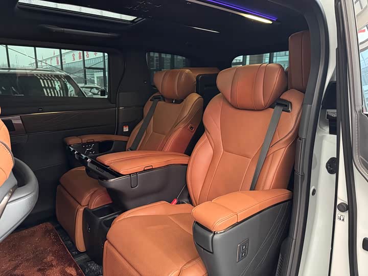 Фото 8 - Toyota Vellfire