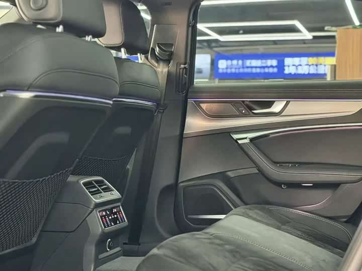 Фото 4 - Audi A6L