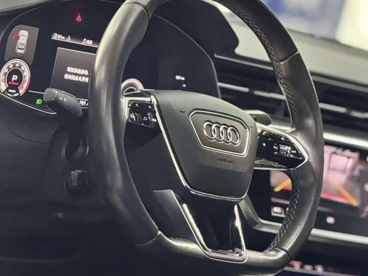 Фото 9 - Audi A6L