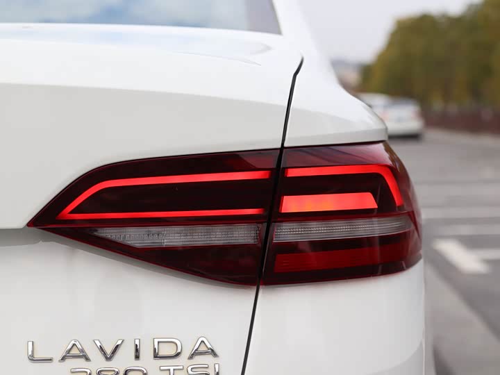 Фото 8 - Volkswagen Lavida