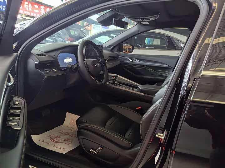 Фото 3 - Geely Preface