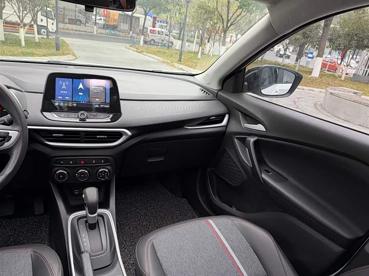 Фото 9 - Chevrolet Tracker