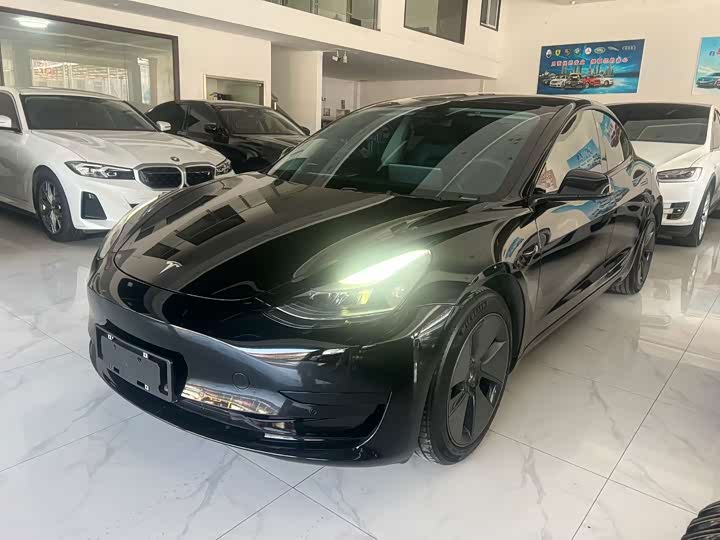 Фото 1 - Tesla Model 3