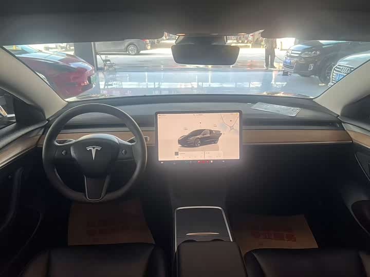 Фото 5 - Tesla Model 3