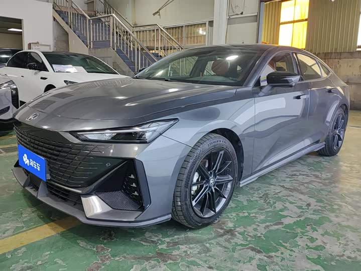 Фото 1 - Changan UNI-V