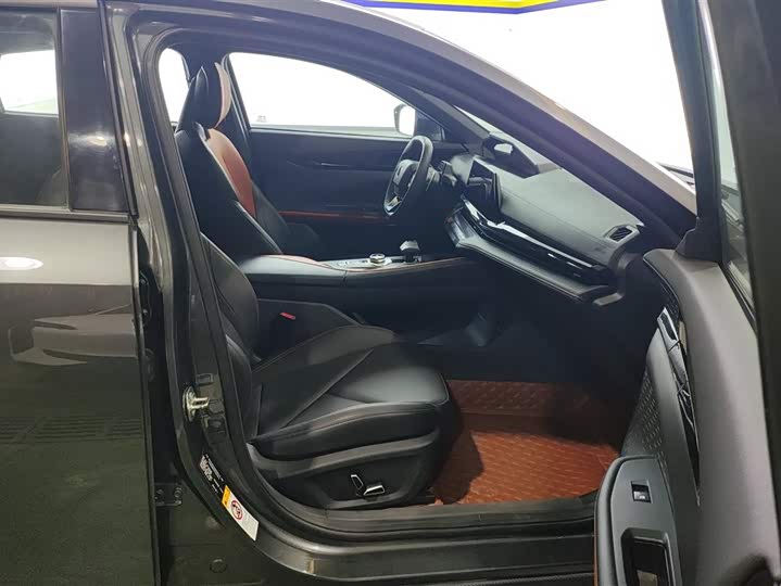 Фото 8 - Changan UNI-V