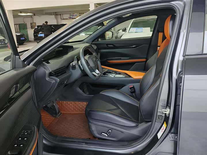 Фото 9 - Changan UNI-V