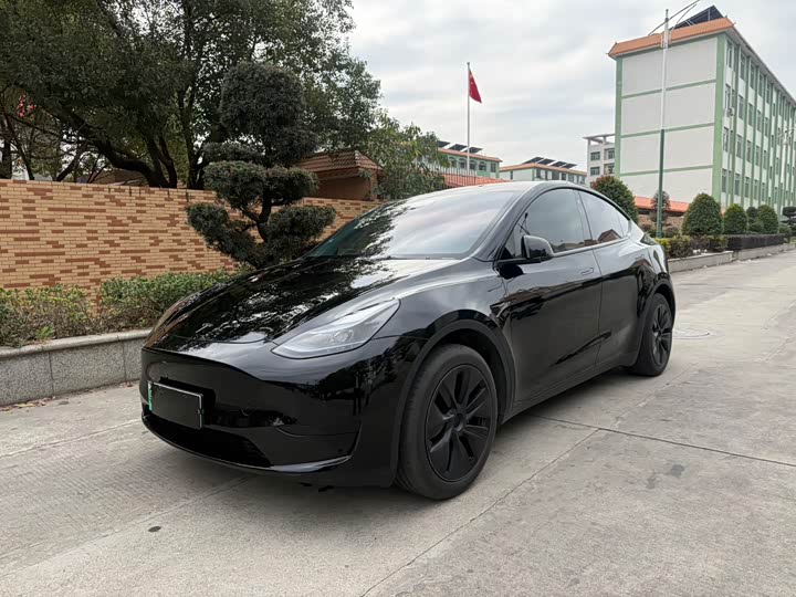 Фото 1 - Tesla Model Y