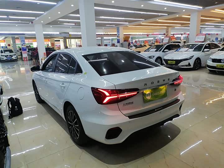 Фото 5 - Roewe i5