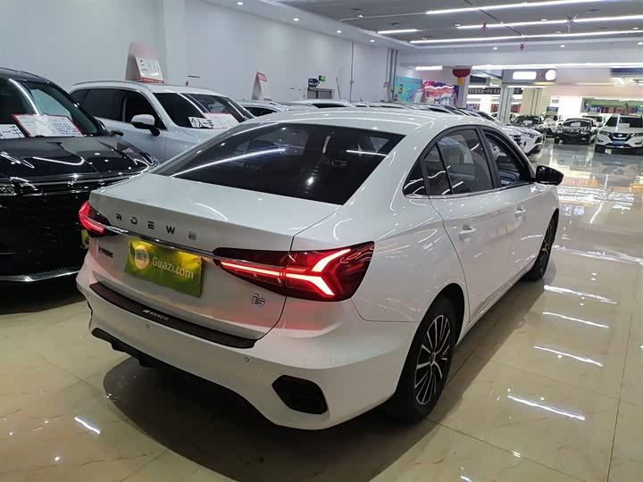 Фото 7 - Roewe i5