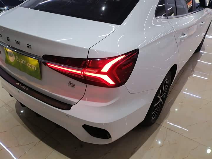 Фото 8 - Roewe i5