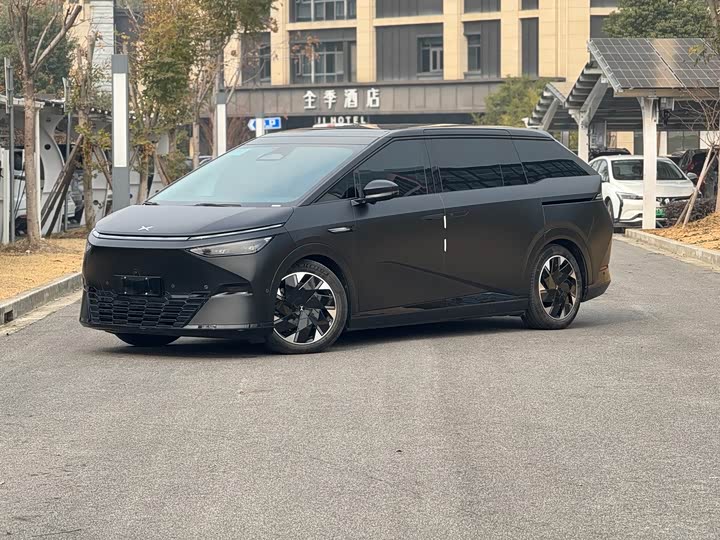 Фото 1 - XPeng X9