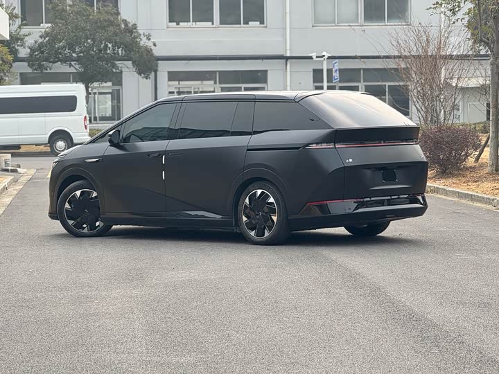 Фото 4 - XPeng X9