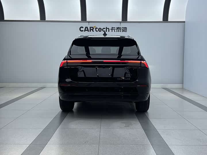 Фото 2 - Lincoln Nautilus