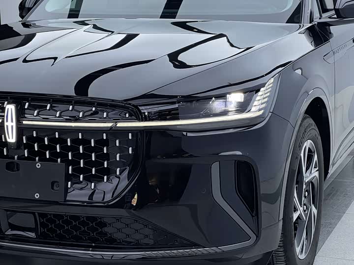 Фото 4 - Lincoln Nautilus