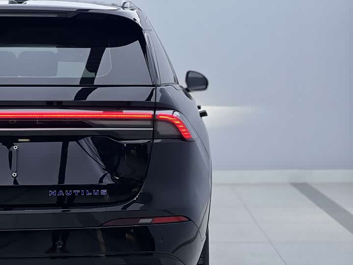 Фото 6 - Lincoln Nautilus