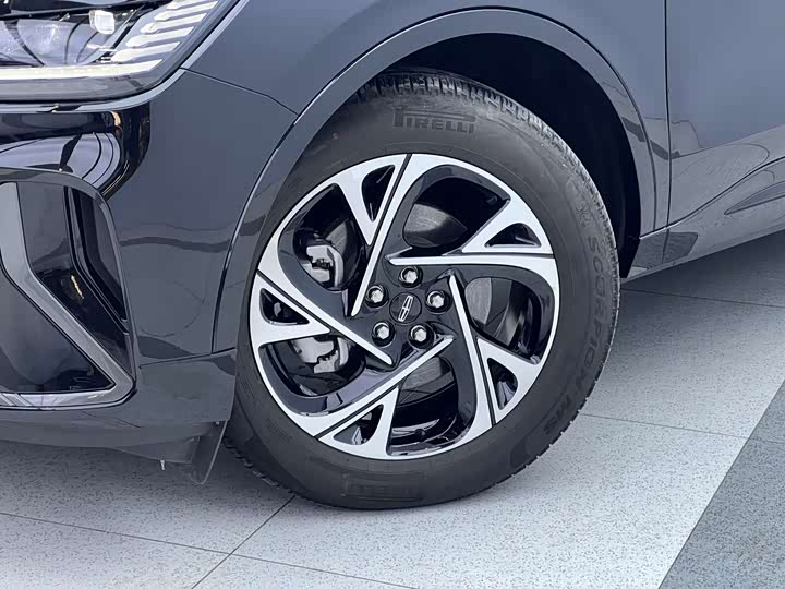 Фото 8 - Lincoln Nautilus