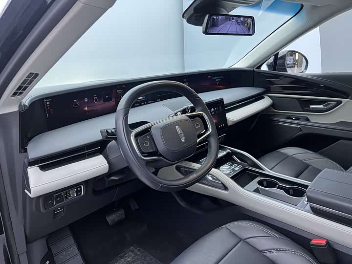 Фото 9 - Lincoln Nautilus