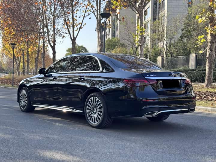 Фото 5 - Mercedes-Benz E-Class