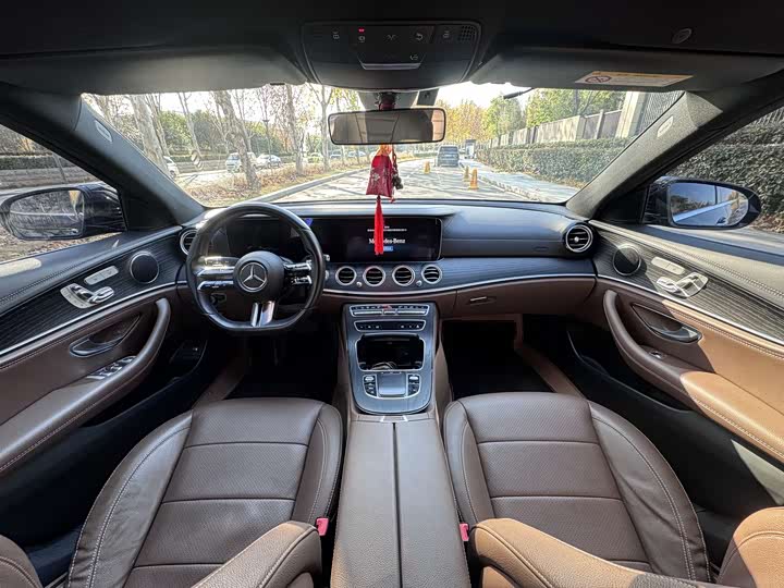 Фото 7 - Mercedes-Benz E-Class