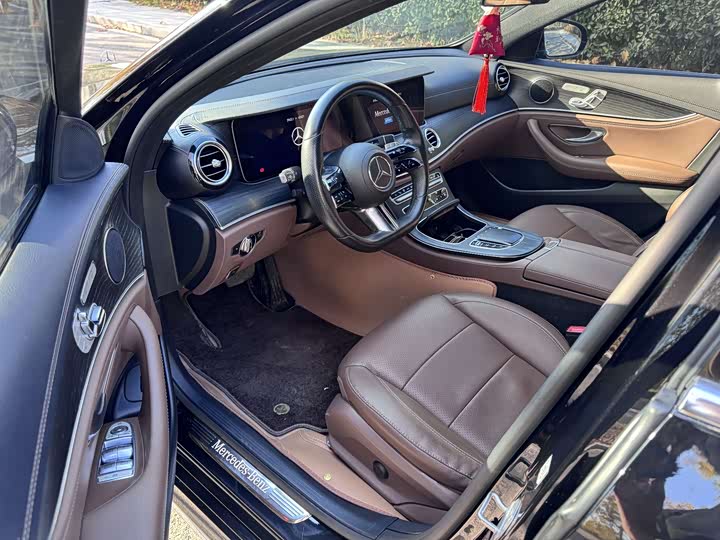 Фото 8 - Mercedes-Benz E-Class